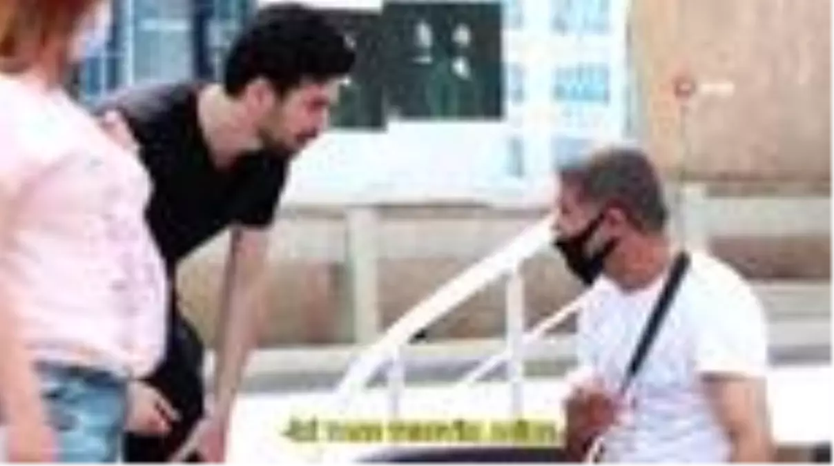 İyilik akımı başlattılar, mendil satıcılarını sevindirdiler