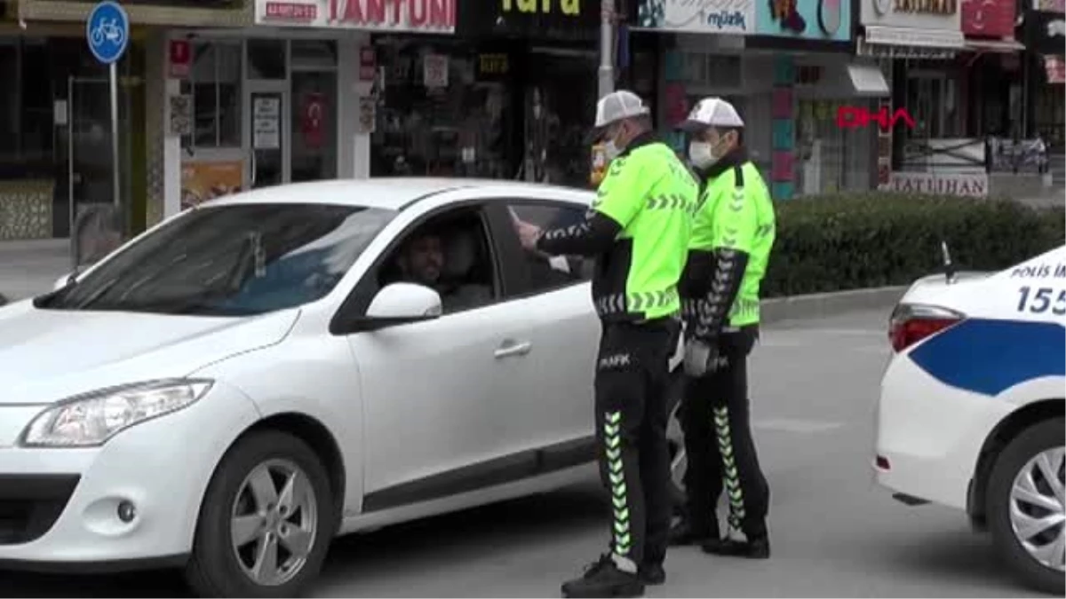 KIRŞEHİR Bayramda çalışan polislere tatlı ve sarma ikramı