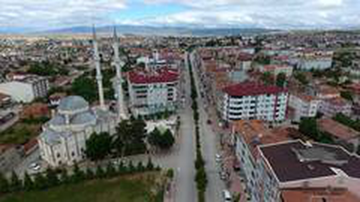 Vatandaşlar yasağa uydu sokaklarda sessizlik hakim