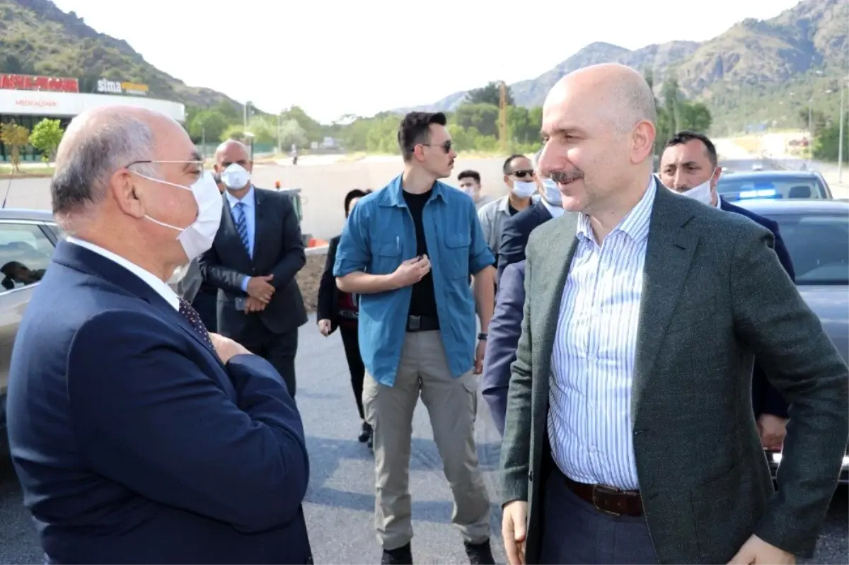 Bakan Karaismailoğlu, Amasya Çevre Yolu şantiyesinde incelemelerde bulundu