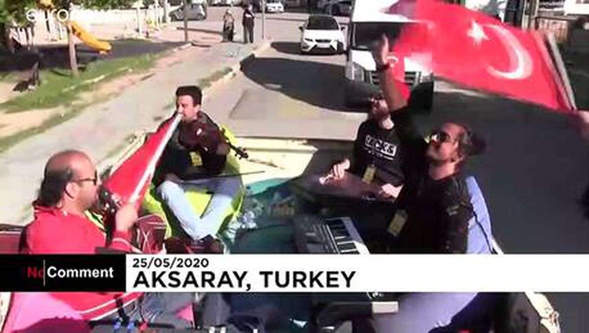Bayramda sokağa çıkamayan Aksaraylılara özel gezici konser etkinliği