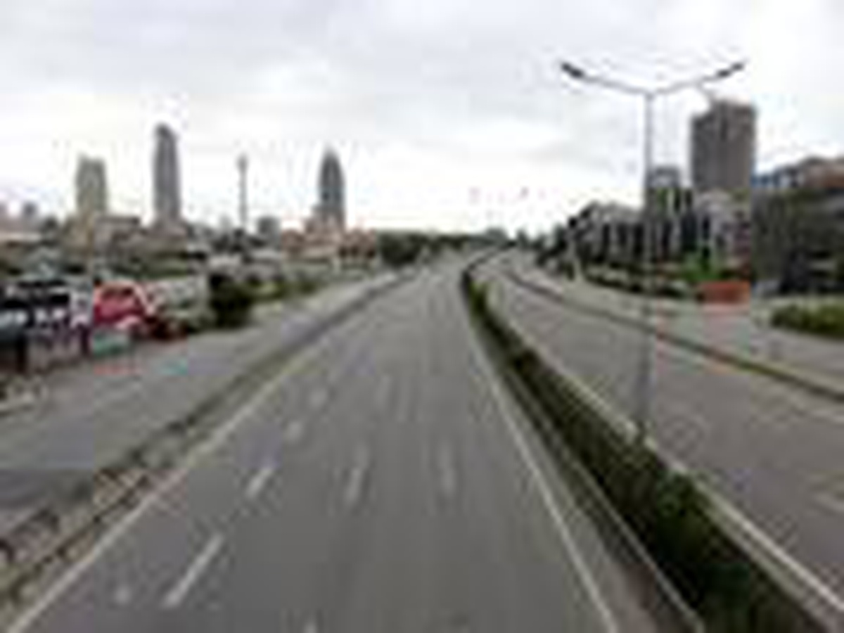 Bayramın 2. gününde de yollar ve meydanlar sessiz