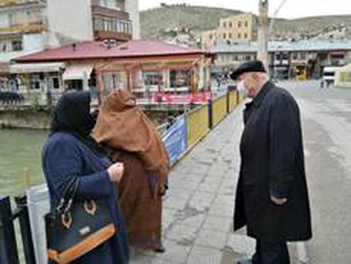 Bayramın ilk günü cadde ve sokaklar 65 yaş üstü vatandaşlara kaldı