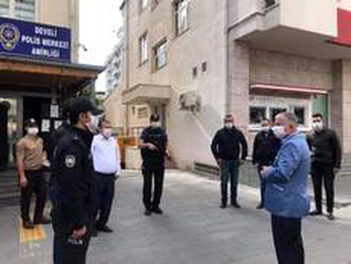 Develi Kaymakamı Murat Duru emniyet ve jandarma personelinin bayranını kutladı
