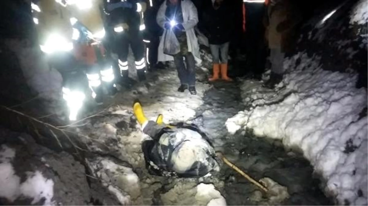Erzincan\'da kar ve tipide mahsur kalan yaylacılar, kurtarıldı