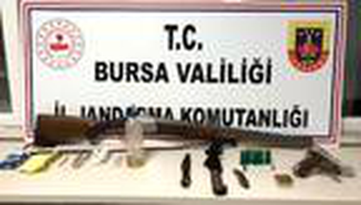Kısıtlamayı ihlal eden şüphelilerin üzerinden uyuşturucu çıktı