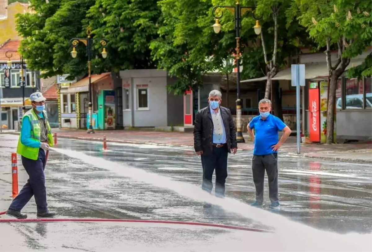 Kütahya\'nın cadde ve sokakları dezenfekte edildi