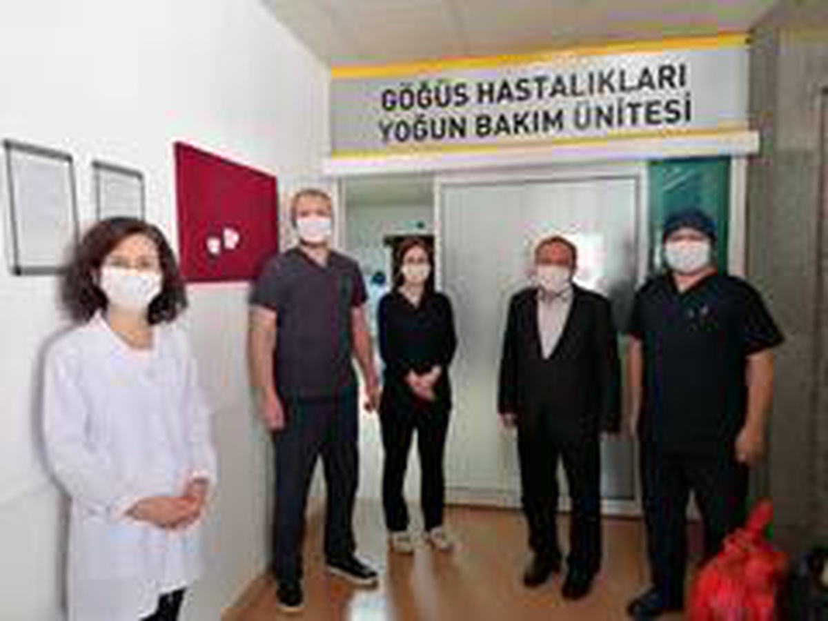 Rektör Çufalı, bayramda hastaneyi ziyaret etti