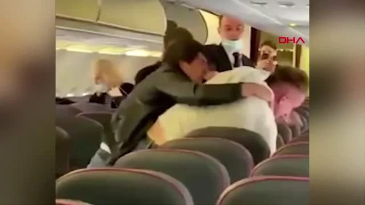 Rusya\'da yolcu uçağında \'sosyal mesafe\' kavgası
