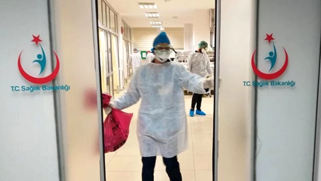 Saruhanlı Devlet Hastanesi'nin poliklinikleri doktor ve hemşirelerin koronavirüse yakalanması nedeniyle kapatıldı
