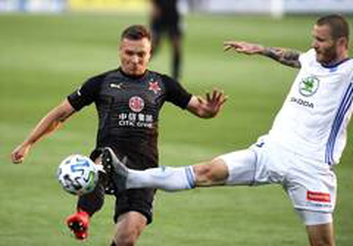 Çekya\'da lider Slavia Prag hata yapmadı