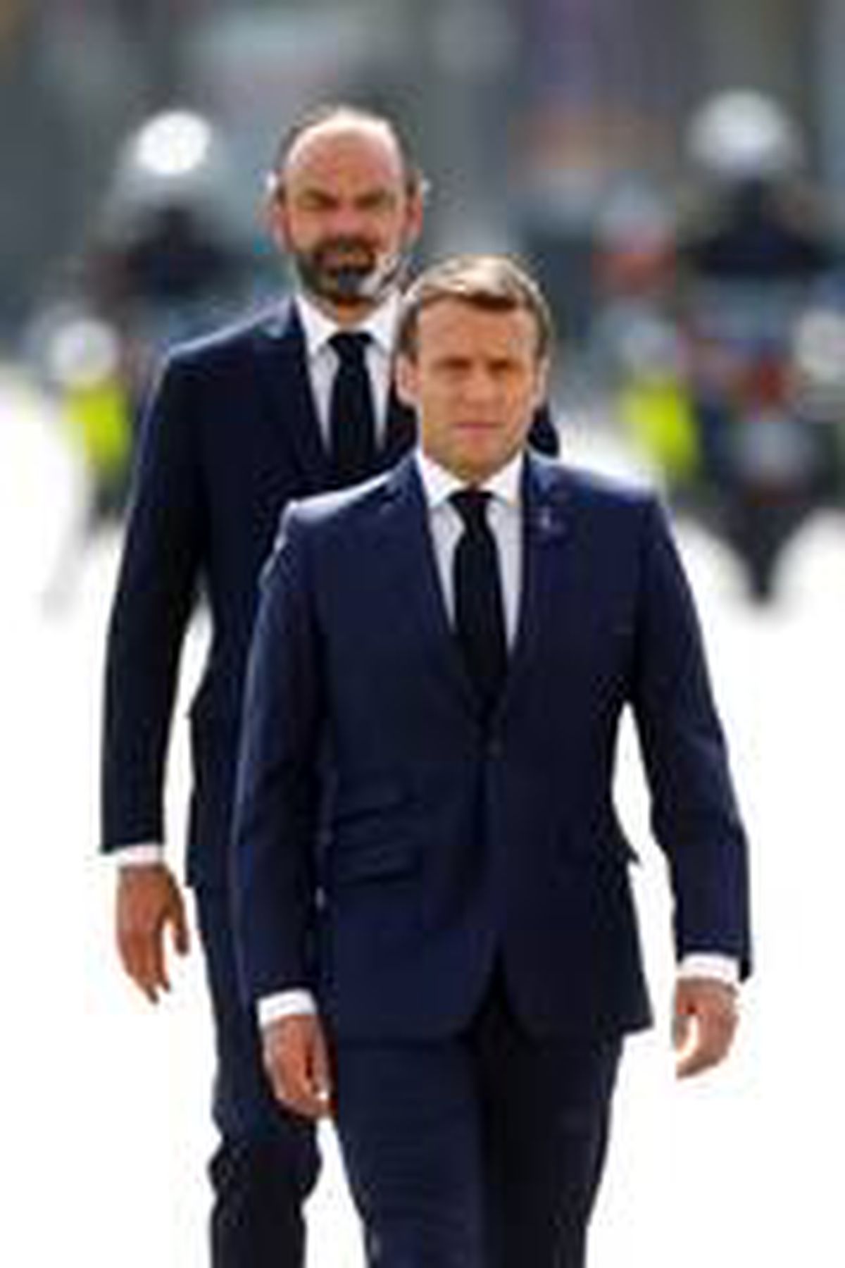 Fransa\'da Covid-19 krizi Macron\'un popülaritesini düşürdü