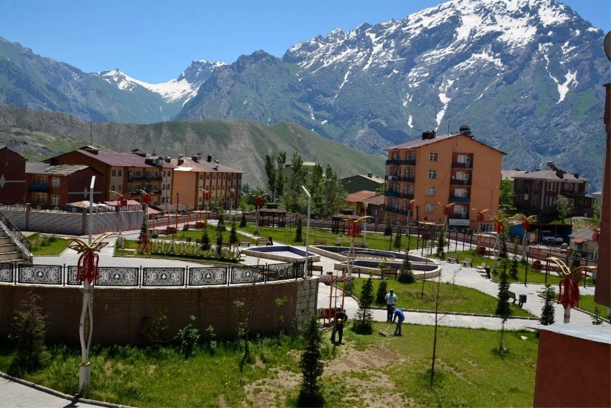 Hakkari Kent Park yeniden temizlendi