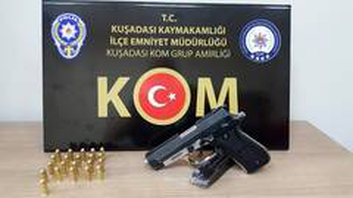 Kuşadası\'nda şüpheli araçtan ruhsatsız silah ve mermi çıktı