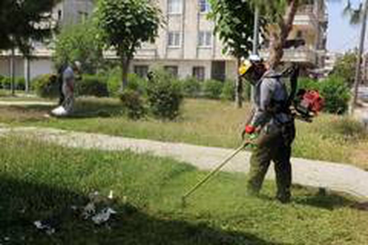 Akdeniz\'de park ve bahçelerin bakım çalışmaları hız kazandı
