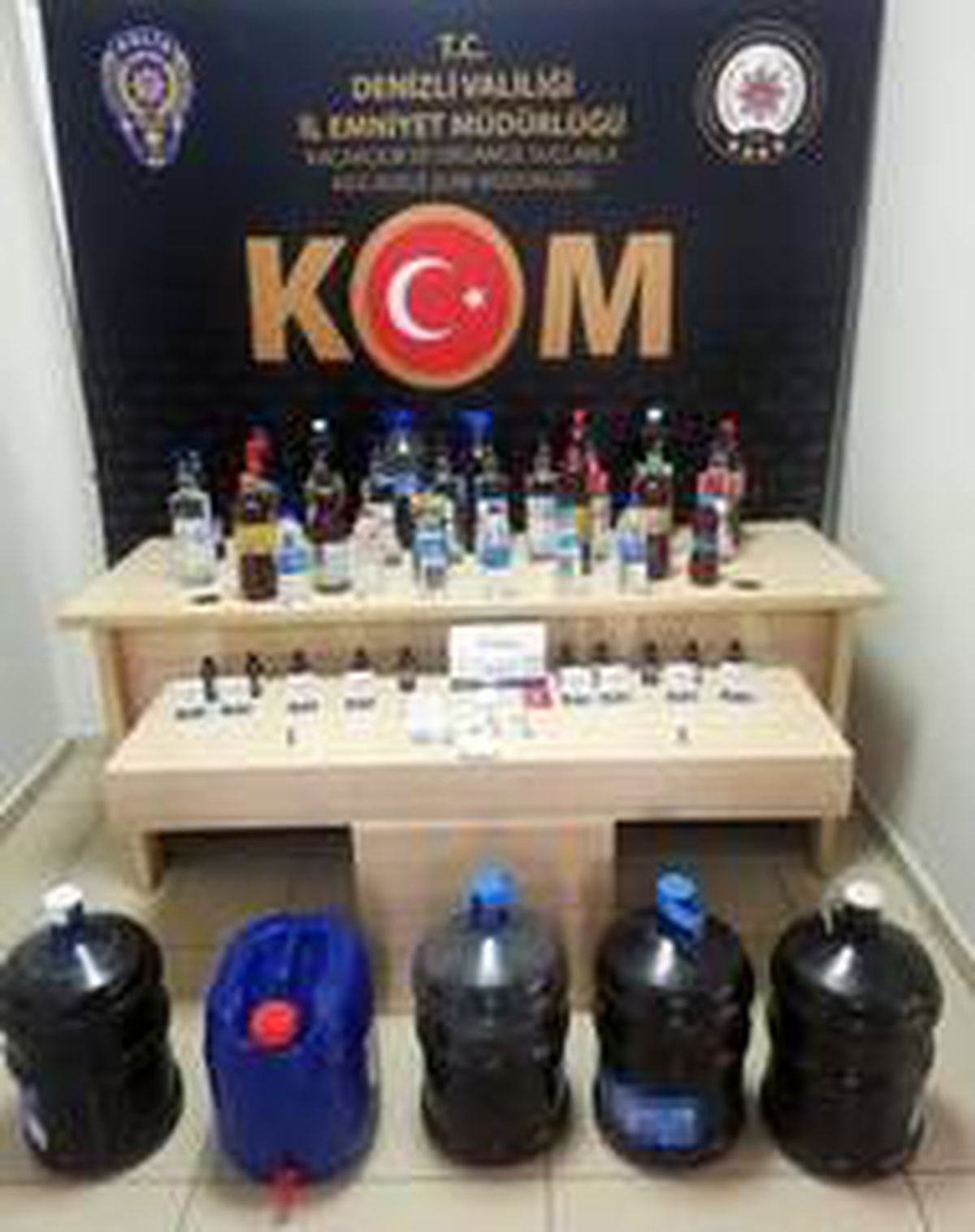 Denizli\'de kaçak alkol ve tütün operasyonları: 3 gözaltı