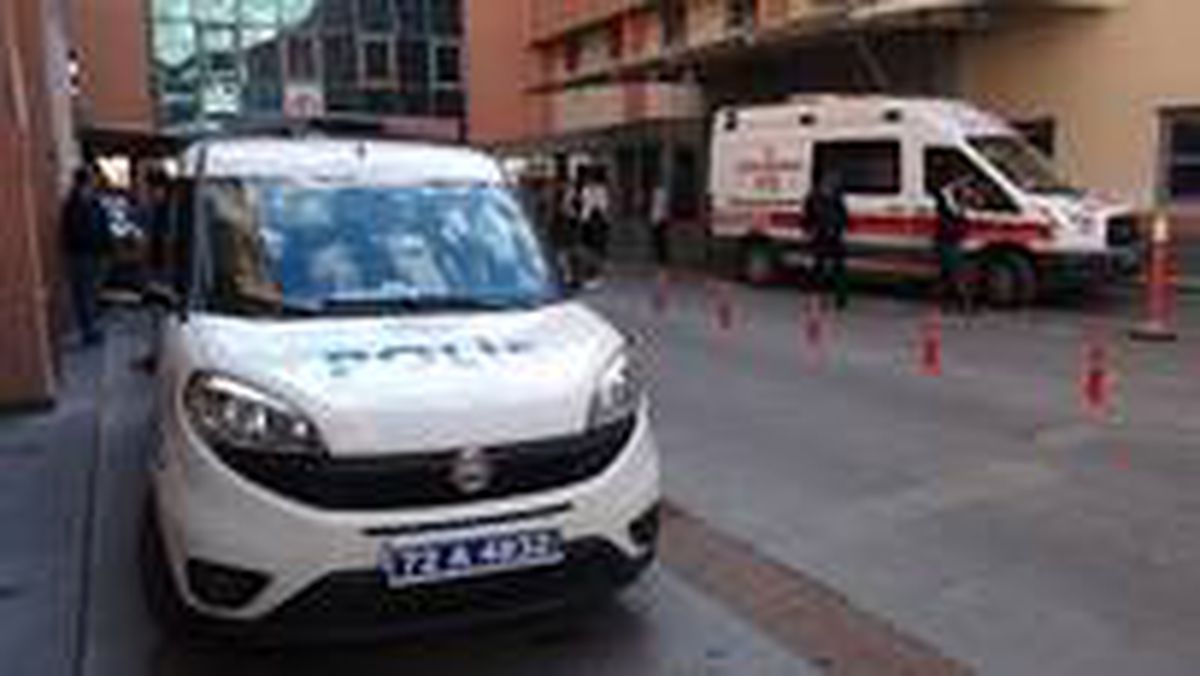 Hastanede yatarken refakatçi olan babasını öldürdü