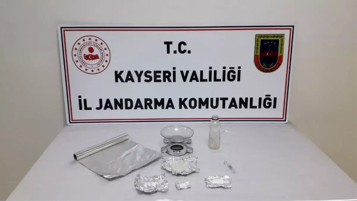 Jandarmadan 3 ilçede uyuşturucu operasyonu: 4 gözaltı