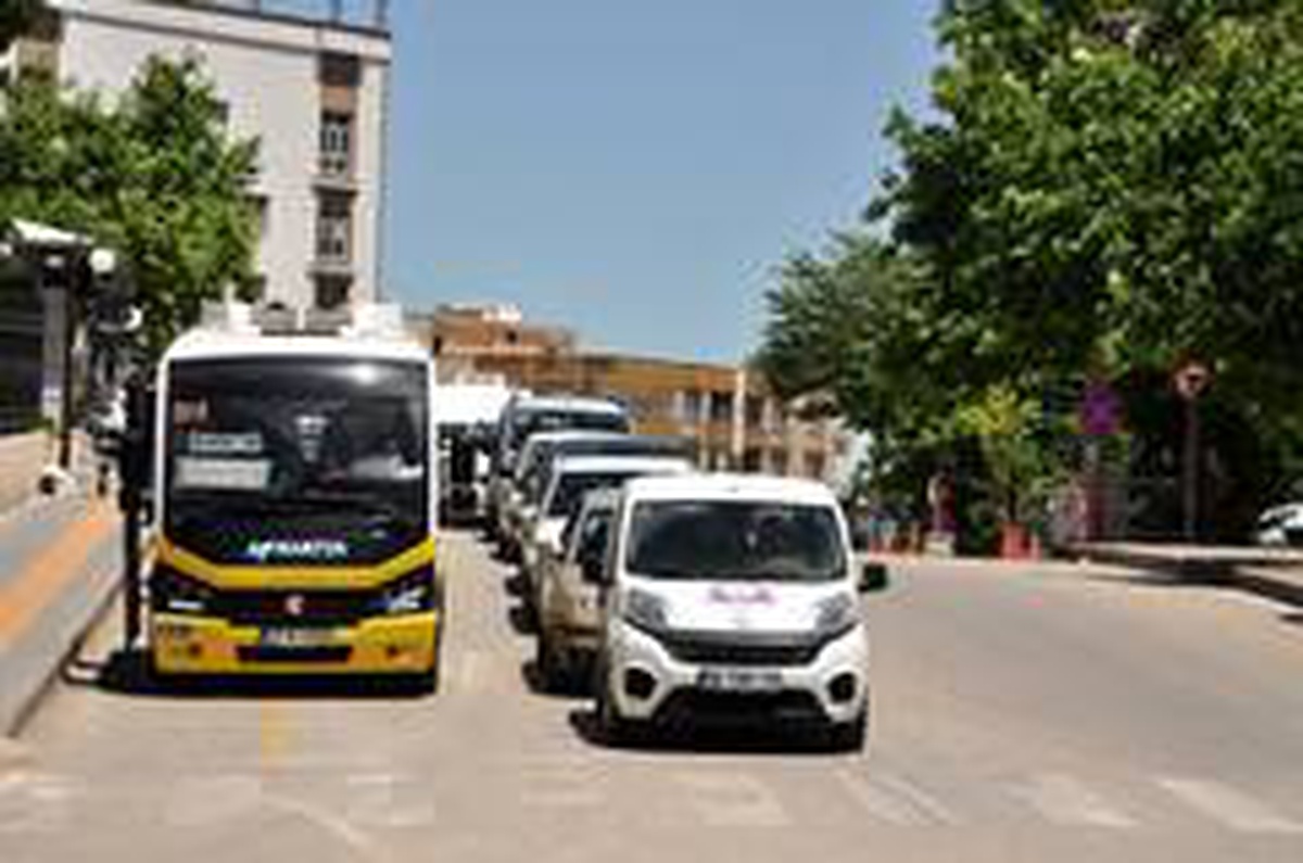 Kısıtlama sona erdi, Mardin\'de vatandaşlar sokakları doldurdu