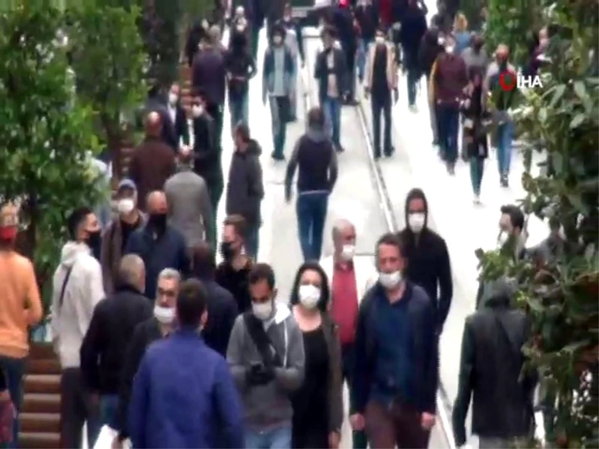 Kısıtlama sonrası Taksim Meydanı ve İstiklal Caddesi\'nde hareketlilik