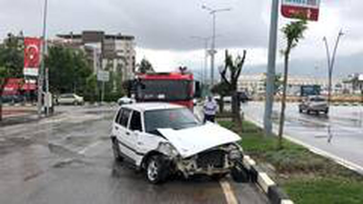 Manisa\'da trafik kazası: 2 yaralı