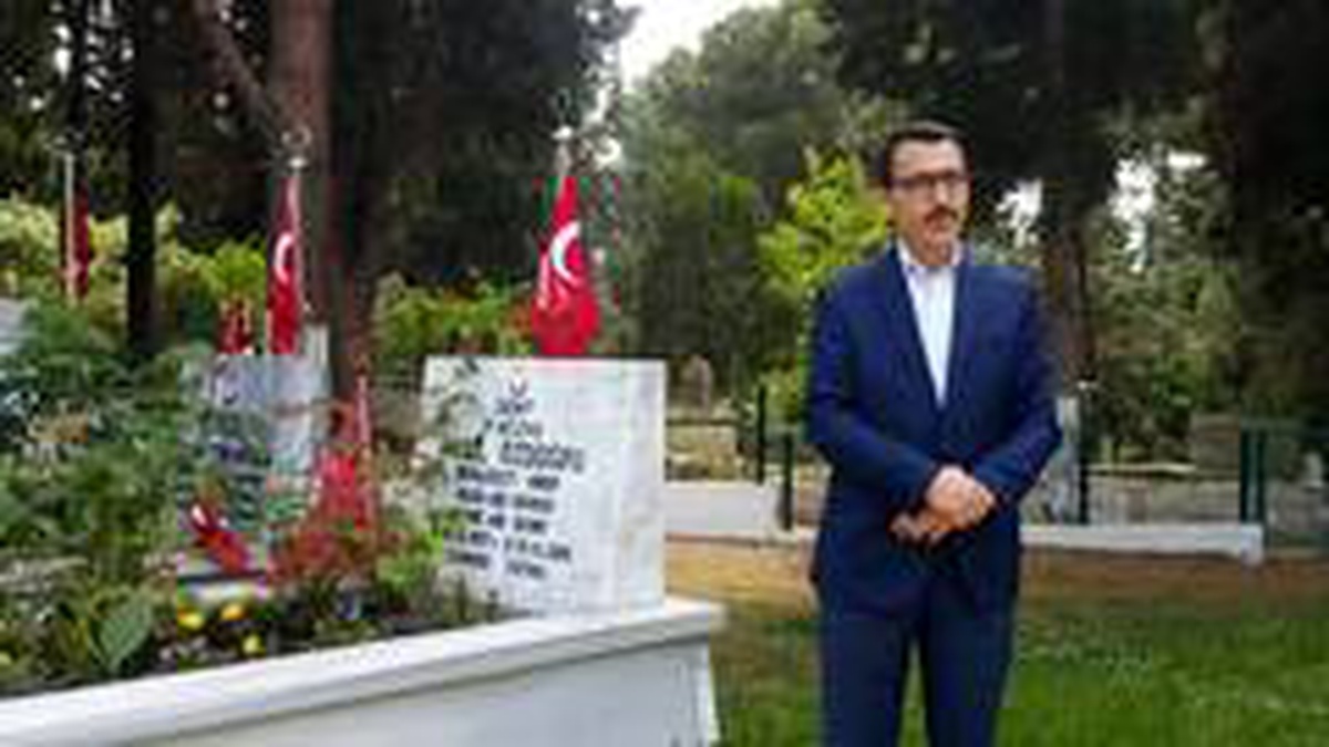 Sokağa çıkamayan vatandaşların yerine mezar ziyaretlerini müftülük yaptı