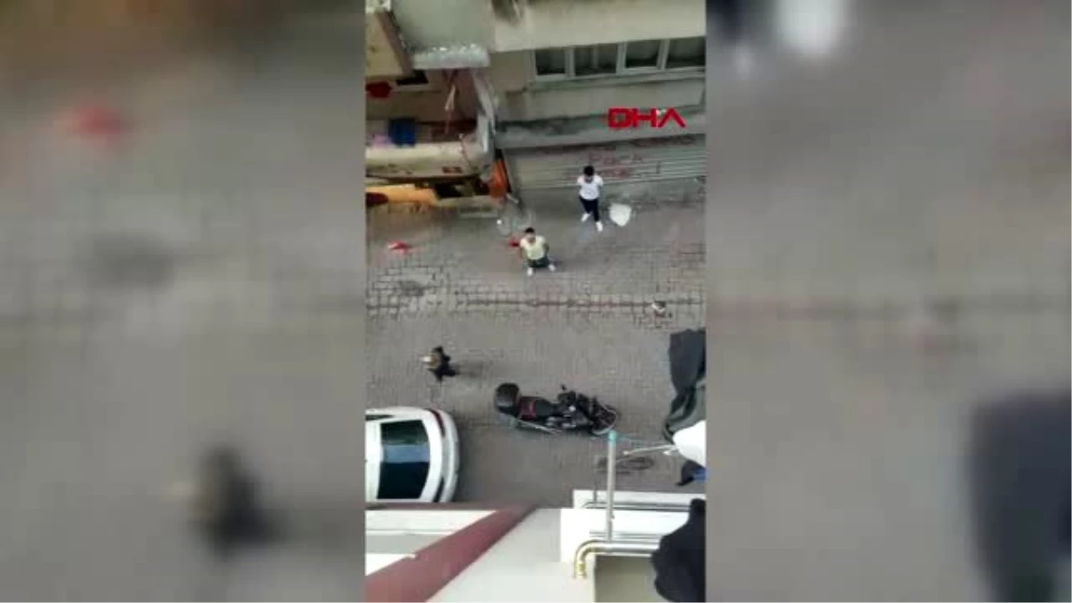 Sokağa çıkma kısıtlamasına uymayan 2 kişi, balkonundan kendilerini uyaran vatandaşı tehdit etti