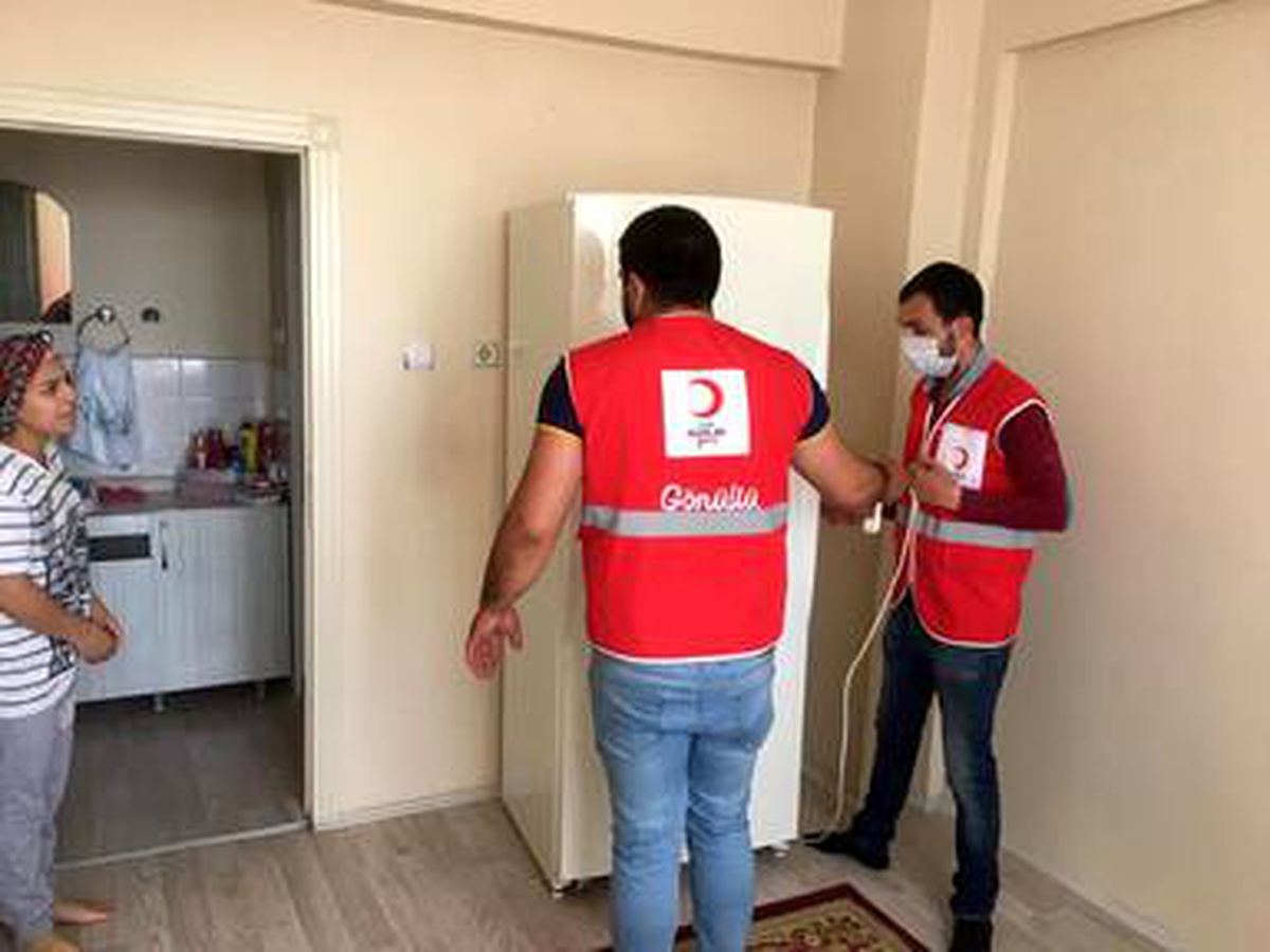 Türk Kızılay Kırıkkale şubesi yine bir ailenin daha yuvasını yaptı