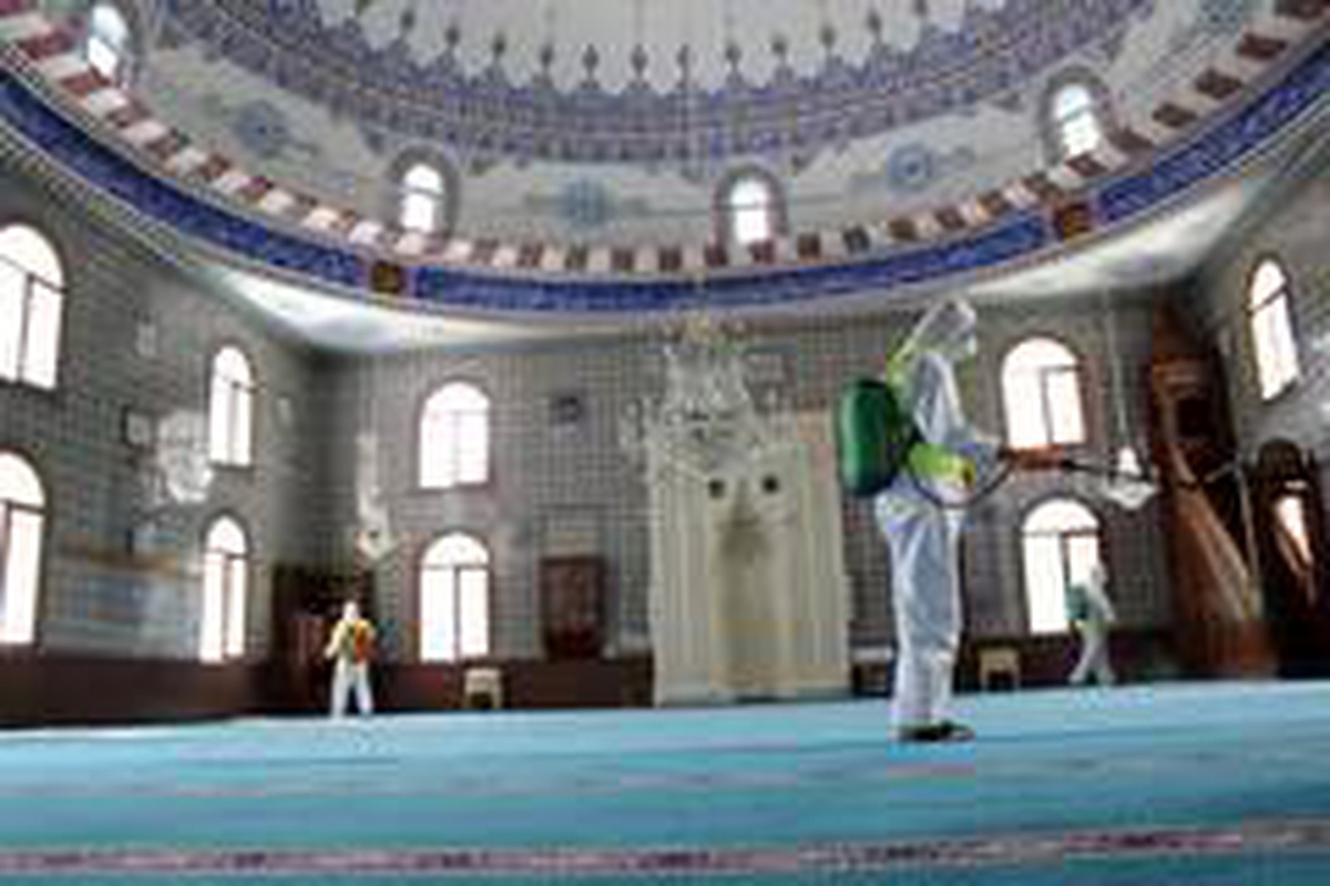 Aziziye\'de cuma namazı hazırlığı