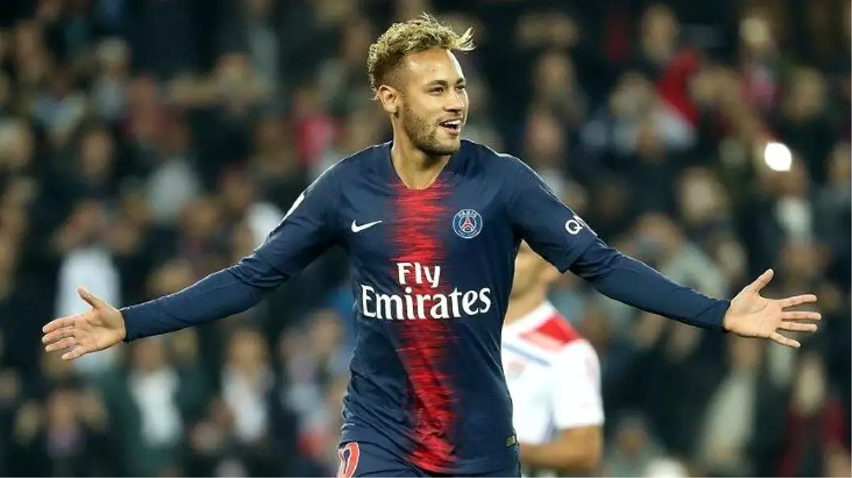 Brezilyalı yıldız Neymar\'ın oğluna yaptığı yumurta şakası büyük ilgi gördü