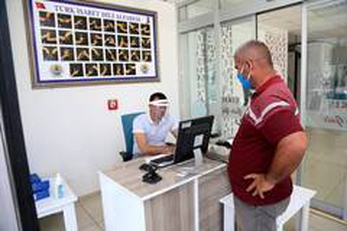 Erdemli Belediyesi, bina girişinde vezne oluşturdu