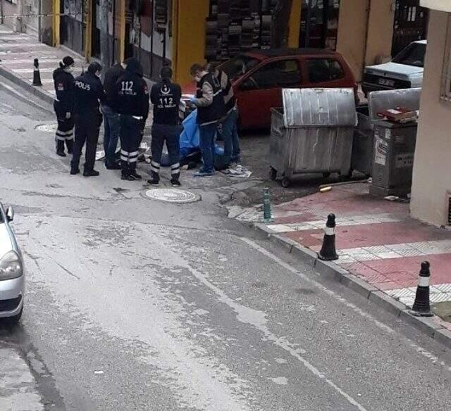 Erkek arkadaşı, sokak ortasında genç kızın üzerine kurşun yağdırdı