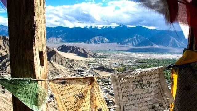 Gerginliğin arttığı Himalayalar sınırına Çin ve Hindistan binlerce asker gönderdi