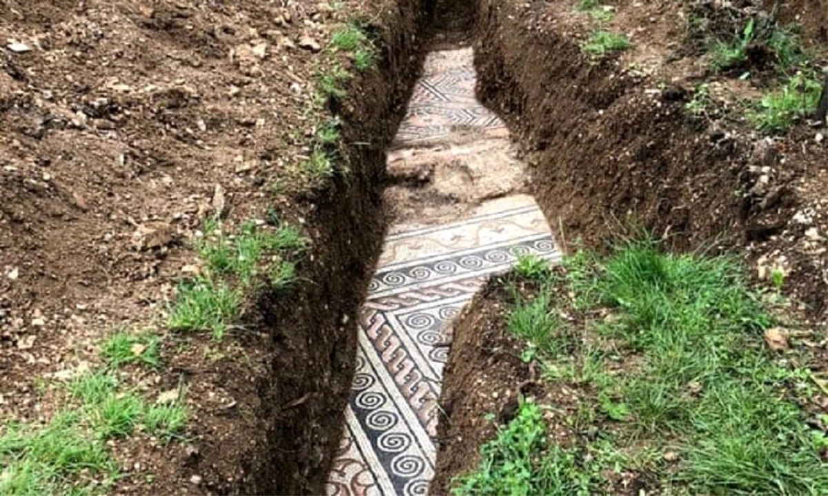 İtalya\'da Roma dönemine ait bir villanın zemin mozaikleri bulundu