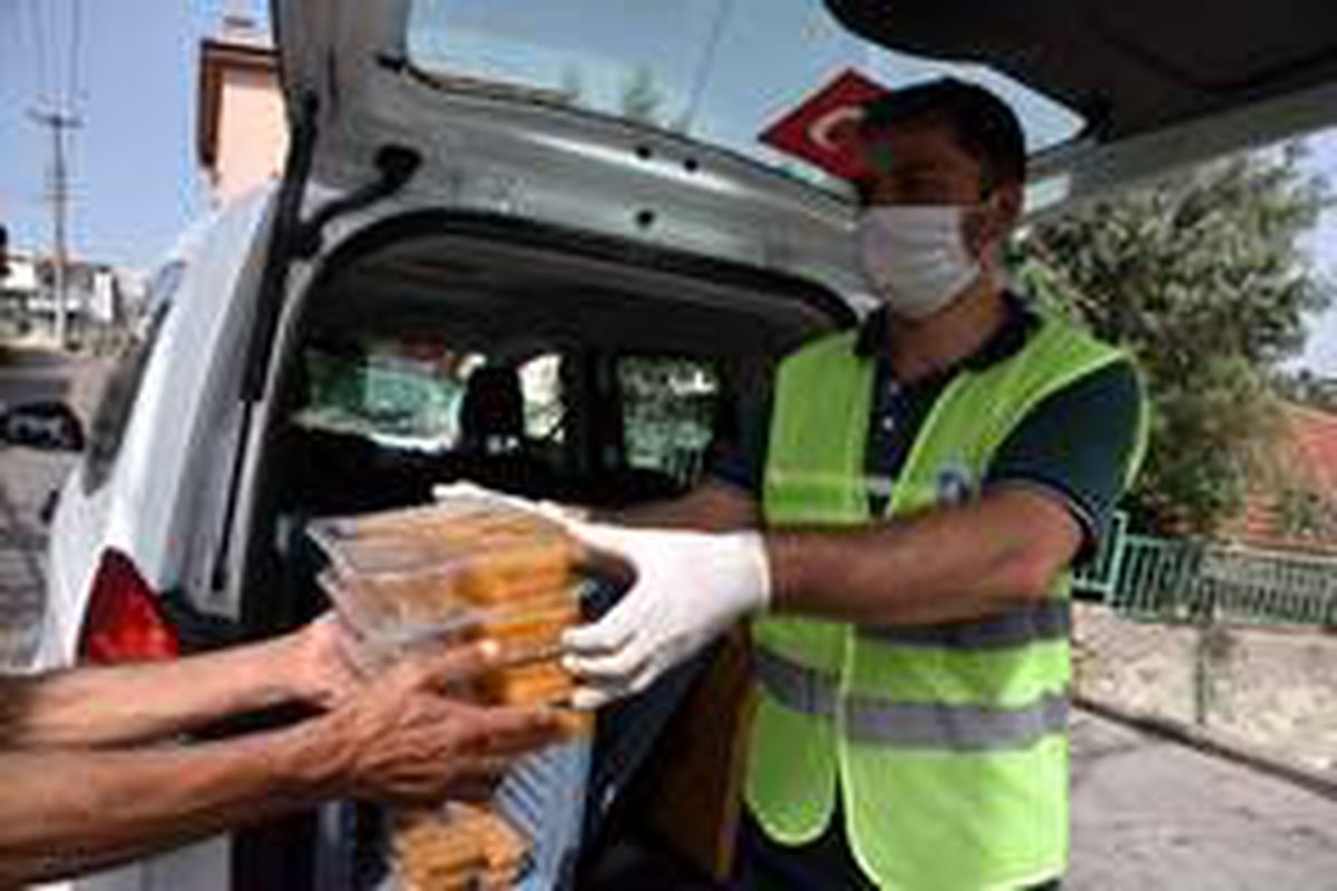 İzmit\'te 12 bin 221 tabldot yemek dağıtıldı
