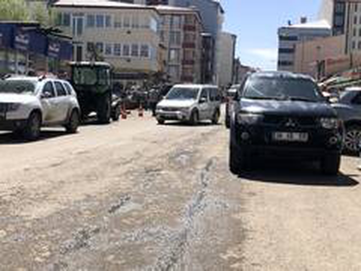 Kars\'ta cadde ve kaldırımlar işgal altında