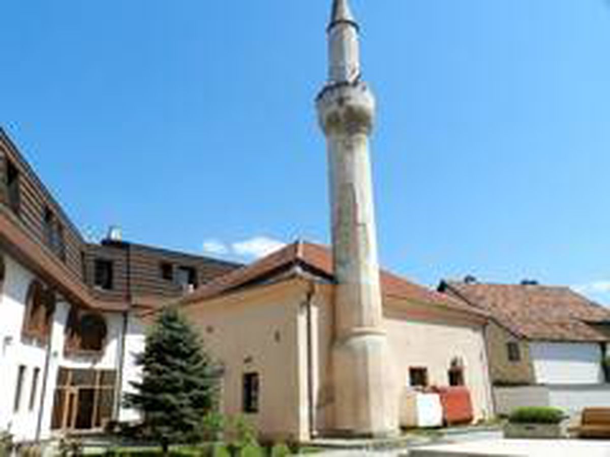Kosova\'da camiler yeniden ibadete açıldı