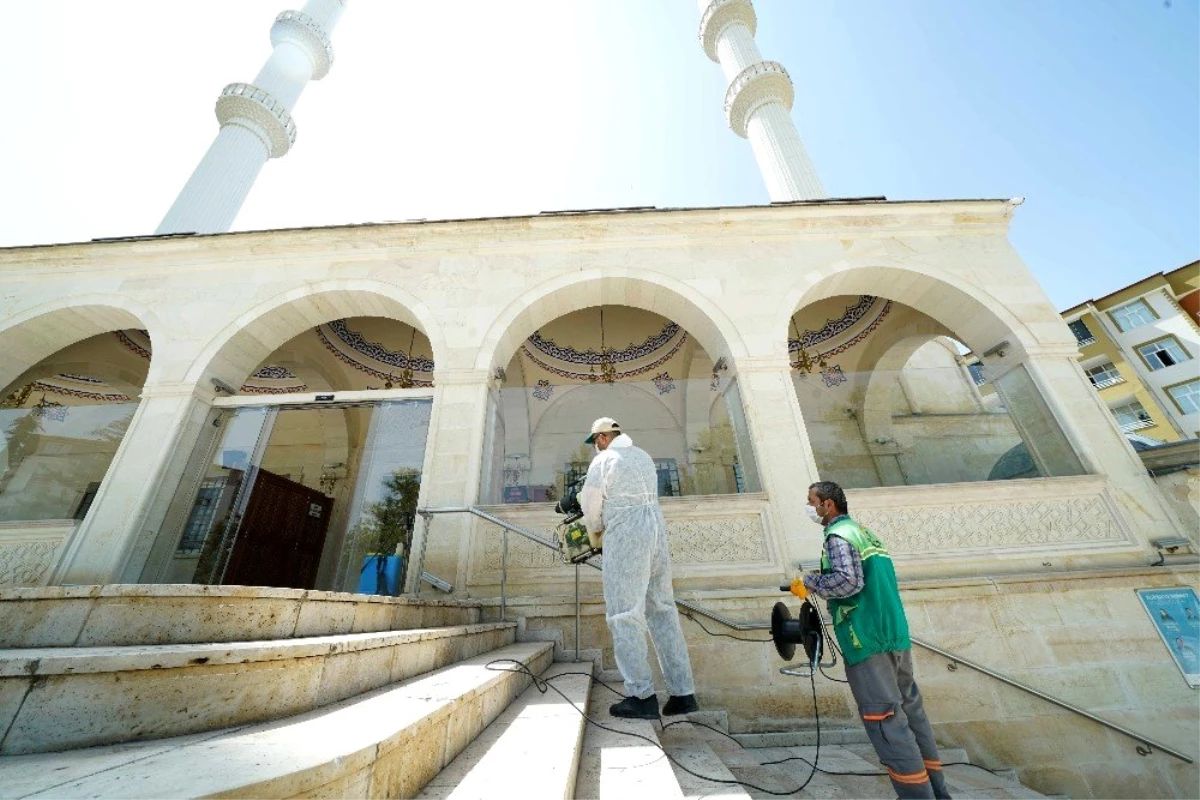 Malatya\'da cami avluları dezenfekte ediliyor