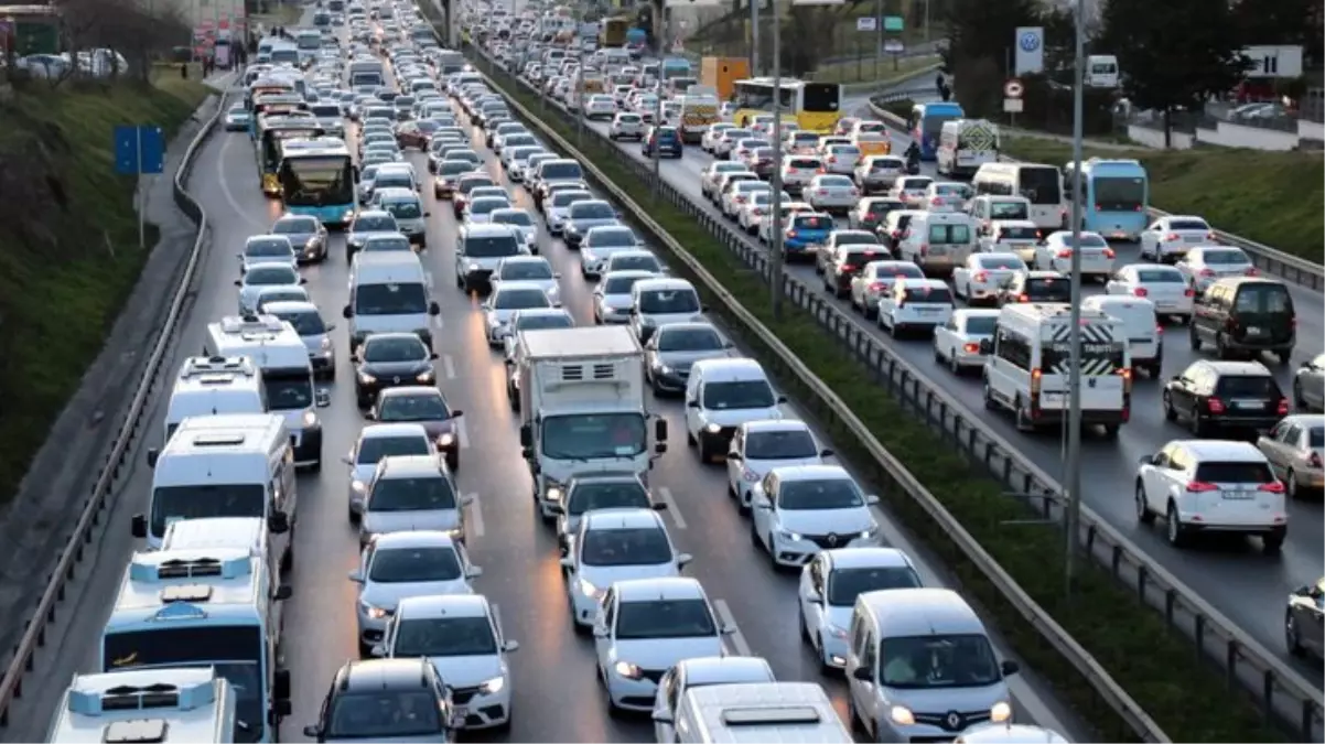 Milyonlarca araç sahibini ilgilendiren trafik sigortasında zam oranı yarı yarı azaldı