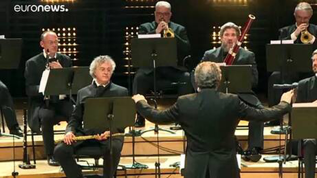 Paris Orkestrası\'ndan Covid-19 konseri: \'Bir nefes temiz hava\'