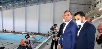 Spor tesislerini inceleyen AK Parti Çorum Milletvekili Ahmet Sami Ceylan;