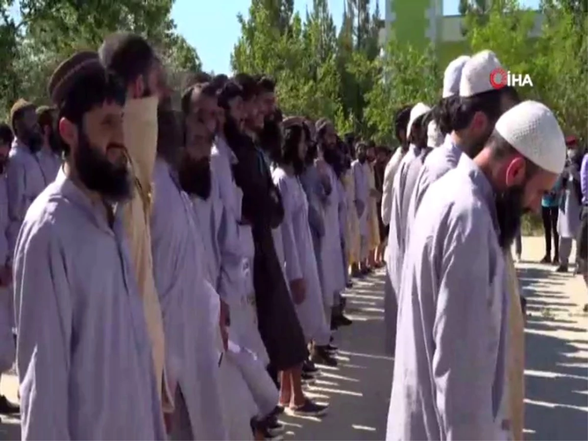 Taliban heyeti, Afgan hükümeti ile mahkum takası görüşmeleri için Kabil\'de