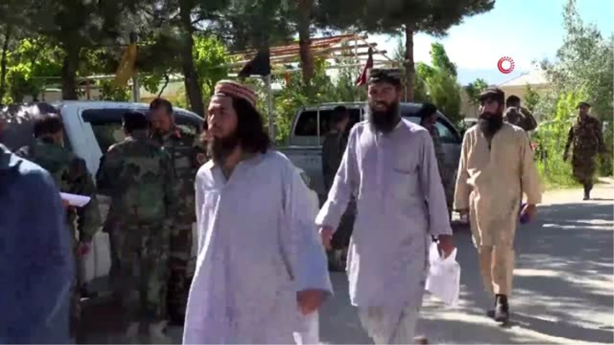 Taliban heyeti, Afgan hükümeti ile mahkum takası görüşmeleri için Kabil\'de