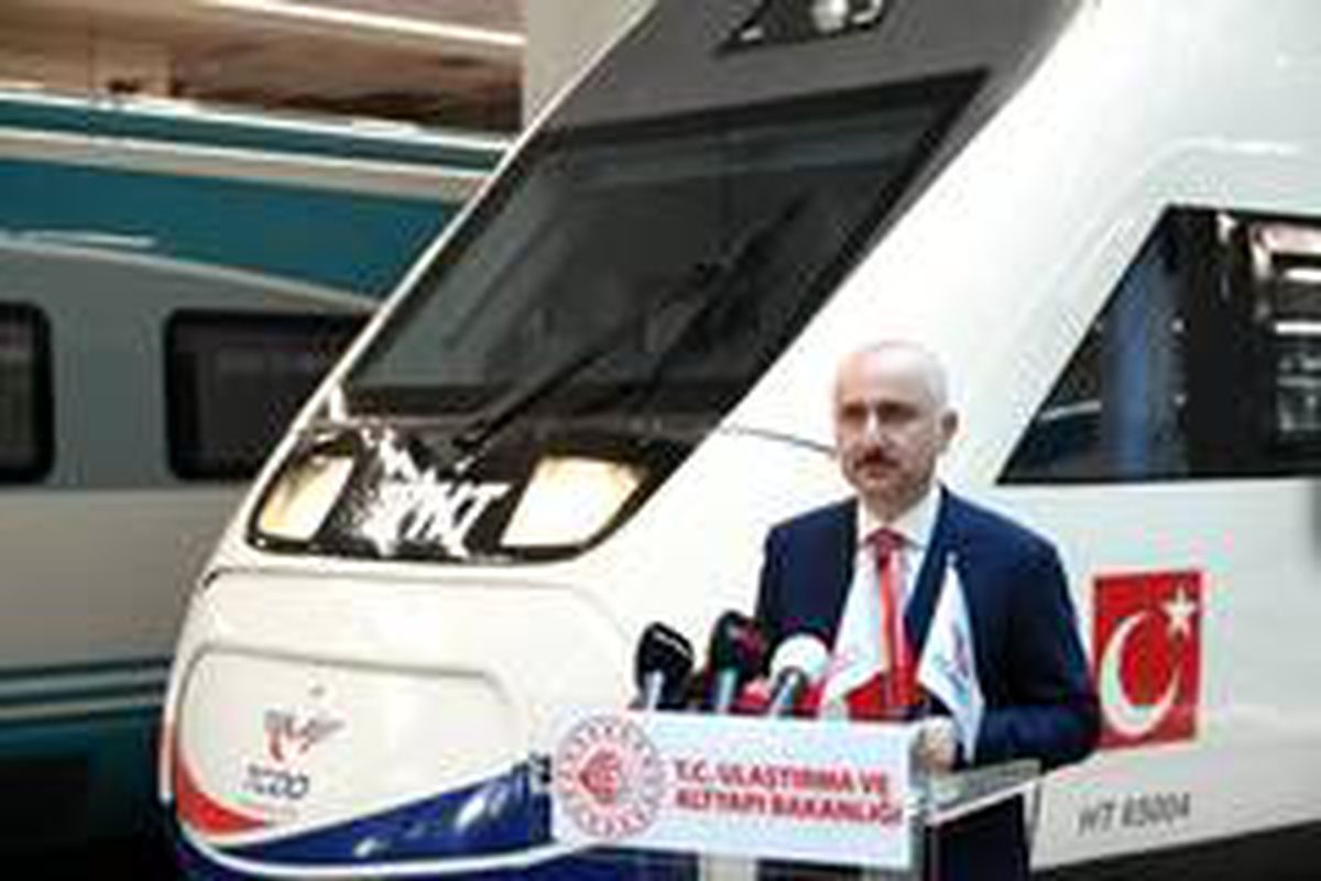 YHT\'ler yeniden seferlerine başladı
