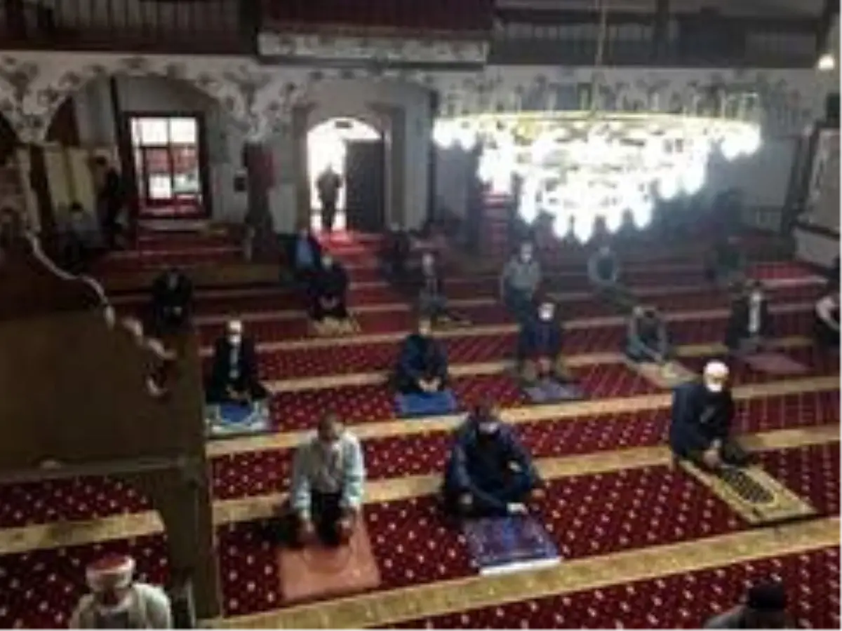 578 yıllık cami 72 gün sonra cemaatle buluştu