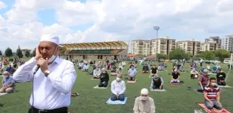 74 gün sonra camilerde ilk namaz