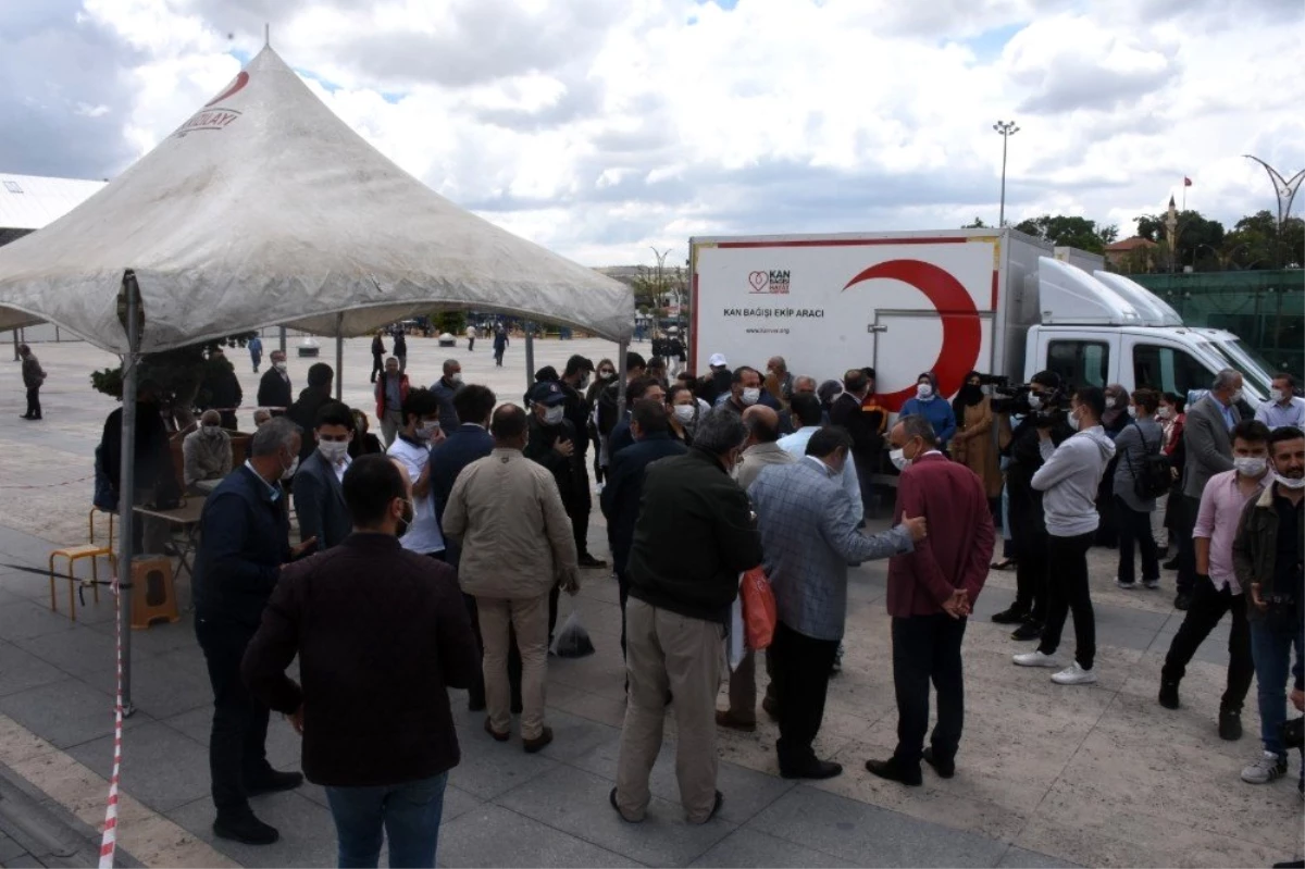 AK Parti Kırşehir teşkilatı, Türk Kızılayı\'na kan bağışında bulundu