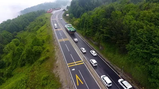 Bolu Dağı'ndan yük nakliye gemisi geçti