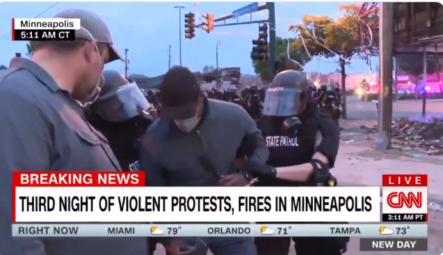 CNN muhabiri, Minneapolis'teki olayları anlatırken canlı yayında gözaltına alındı