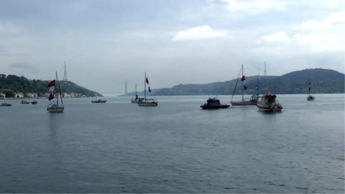 Cumhurbaşkanı Erdoğan, fetih kutlamaları dolayısıyla Boğaz\'dan geçen tekneleri selamladı (3)